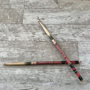 Grand Ole Opry Decorative Drumsticks in Black and Gold